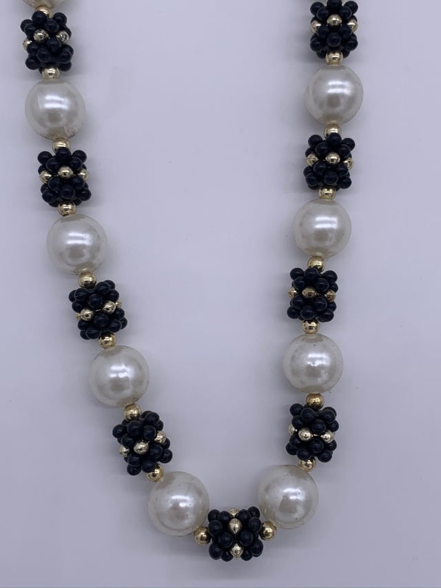 60 18mm Round Pearl White Mardi Gras Beads